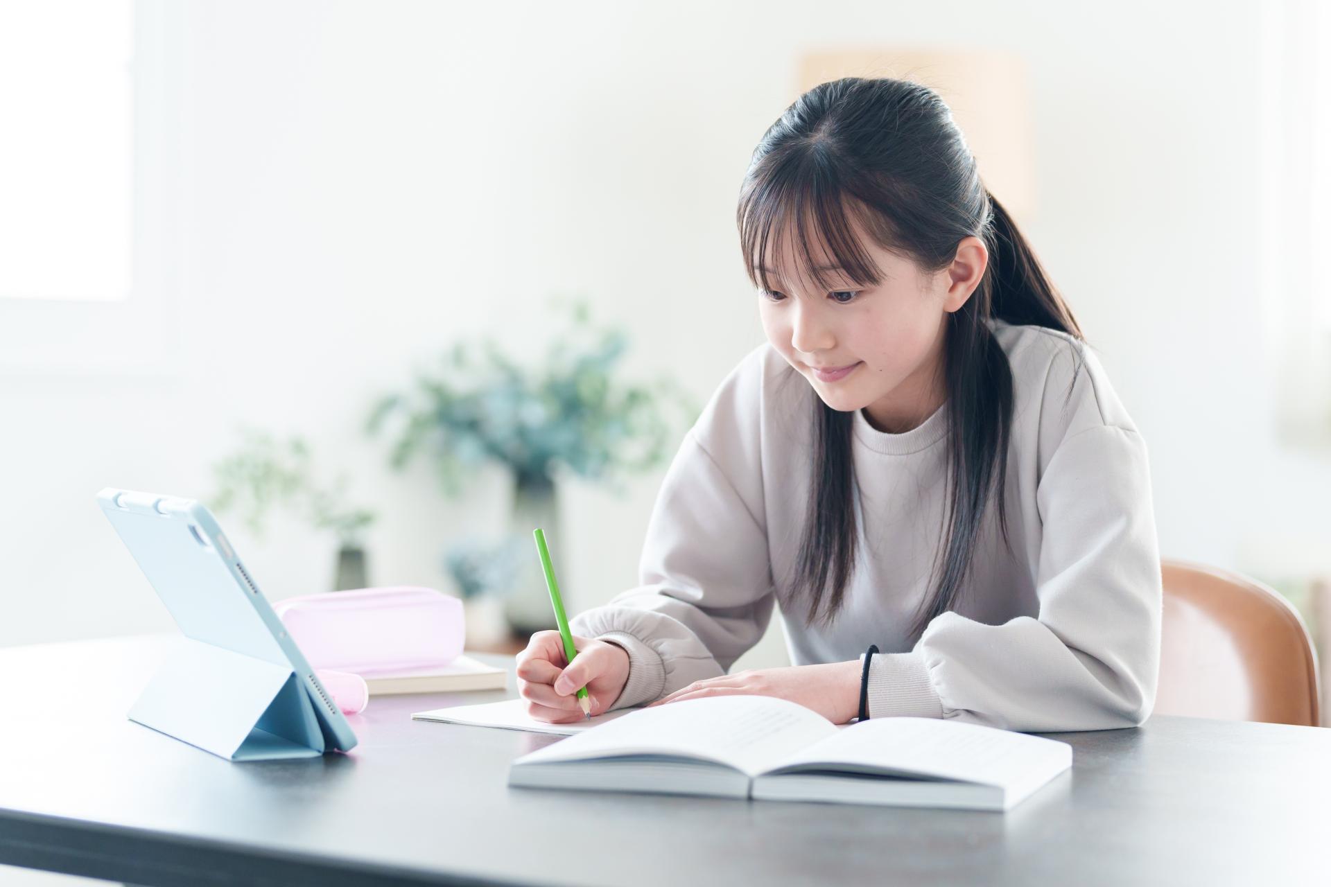 生徒がオンライン授業を受けている様子